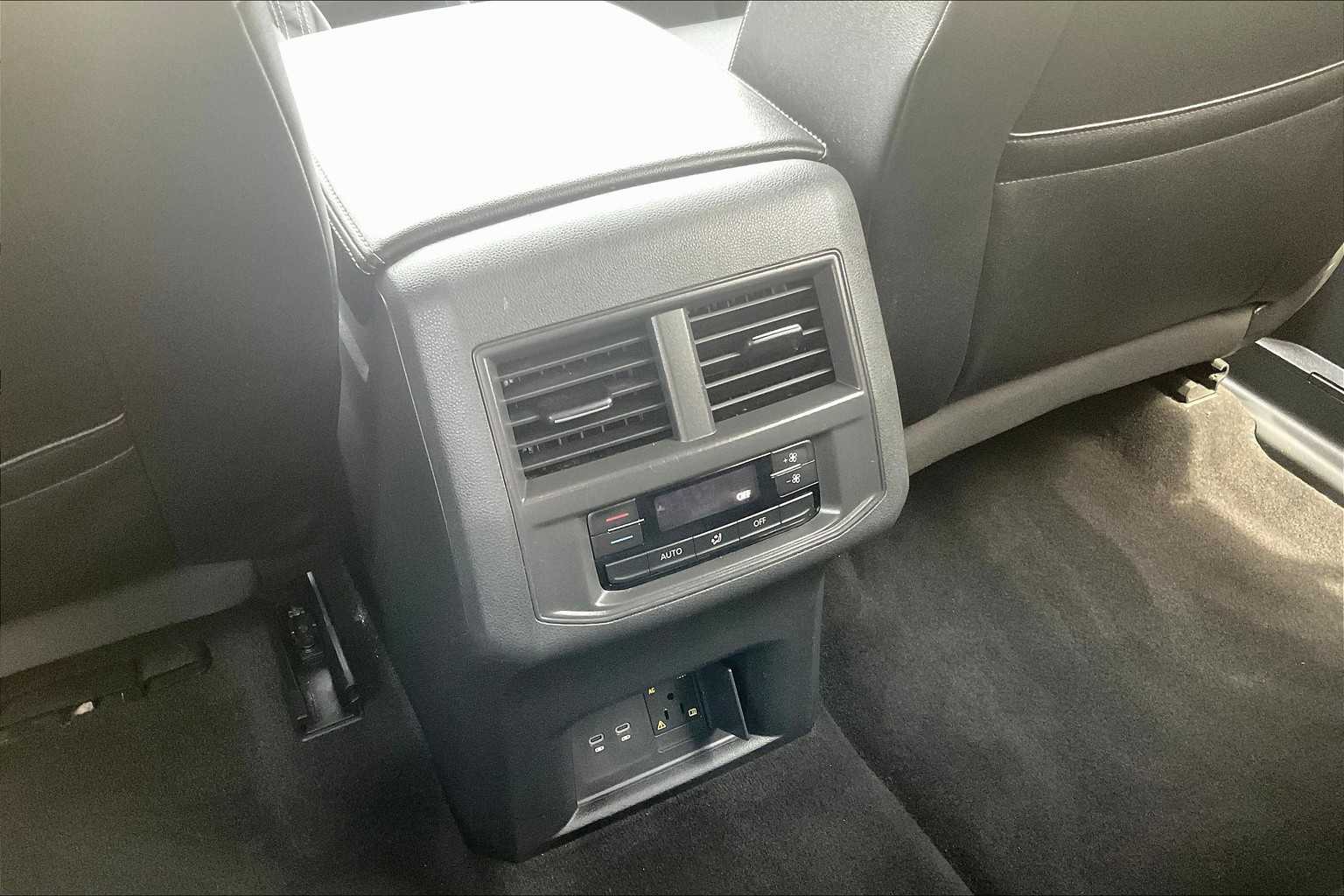 2022 Volkswagen Atlas 3.6L V6 SE w/Technology - Photo 27