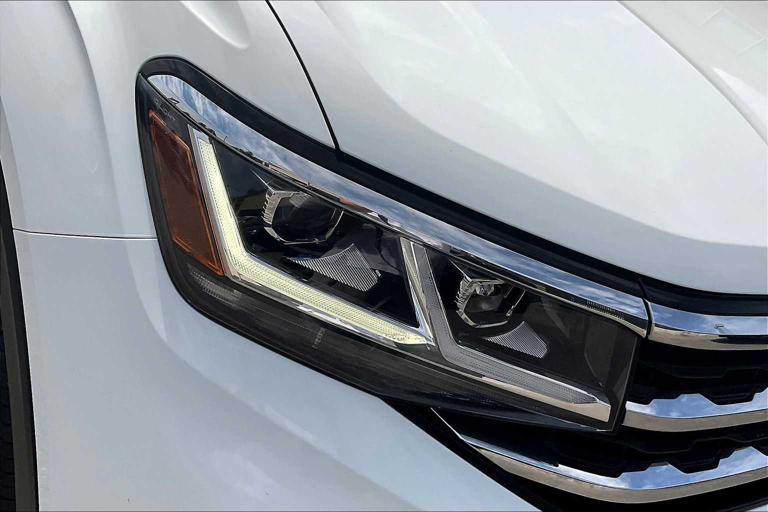 2022 Volkswagen Atlas 3.6L V6 SE w/Technology - Photo 32