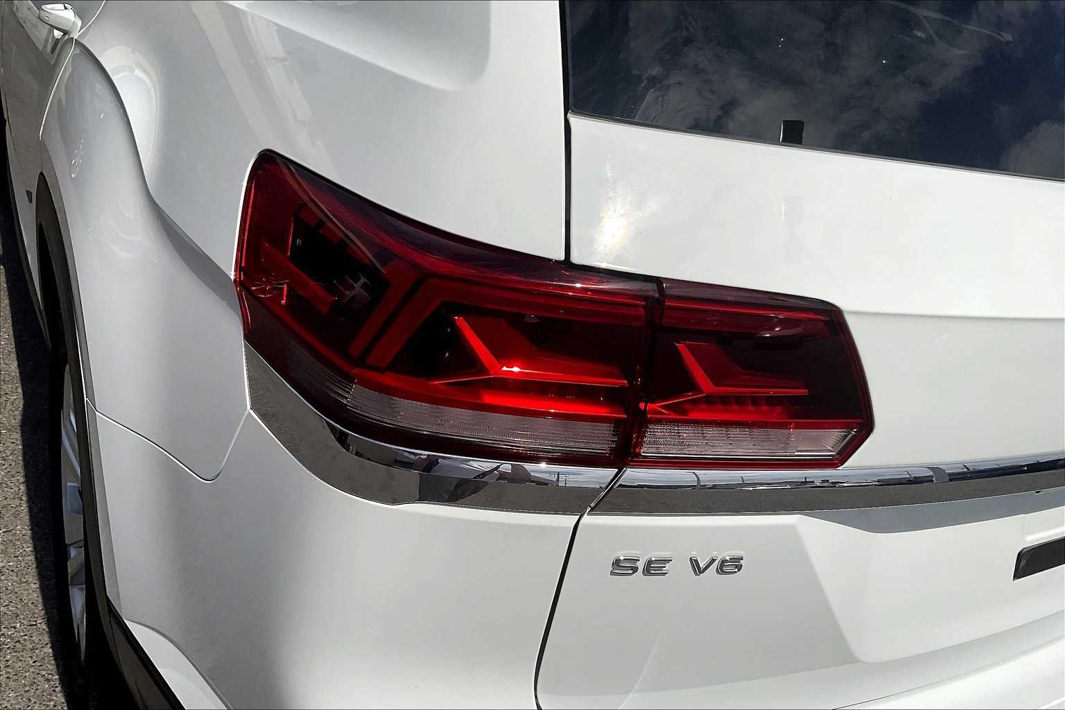 2022 Volkswagen Atlas 3.6L V6 SE w/Technology - Photo 33