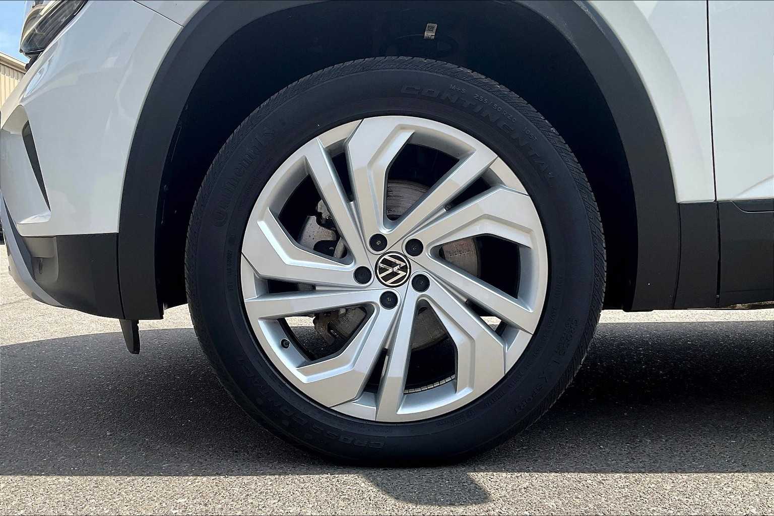 2022 Volkswagen Atlas 3.6L V6 SE w/Technology - Photo 7