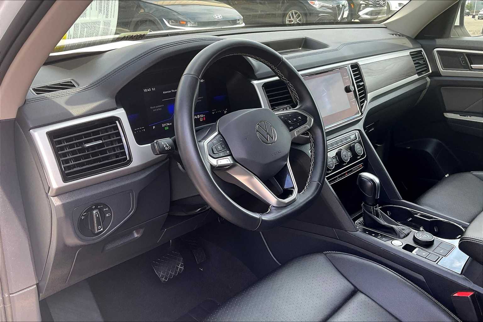 2022 Volkswagen Atlas 3.6L V6 SE w/Technology - Photo 8