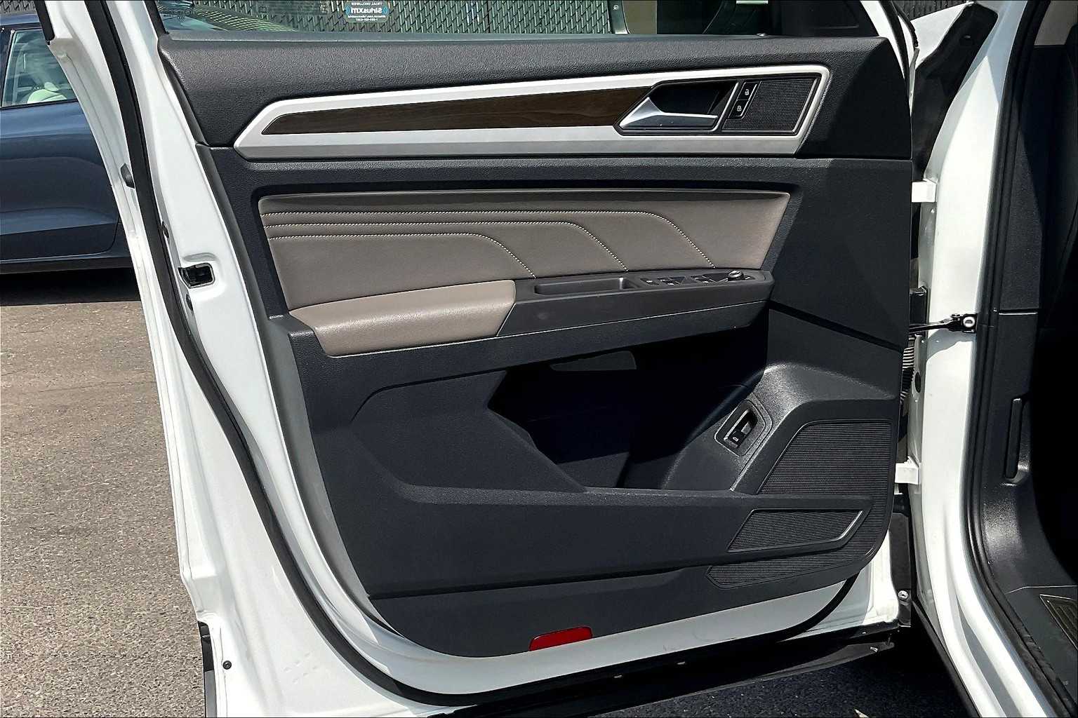 2022 Volkswagen Atlas 3.6L V6 SE w/Technology - Photo 9