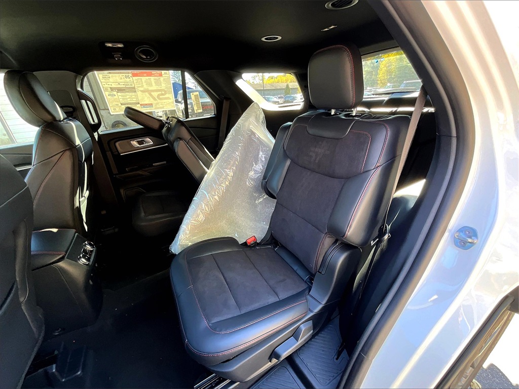 2026 Ford Explorer ST - Photo 11