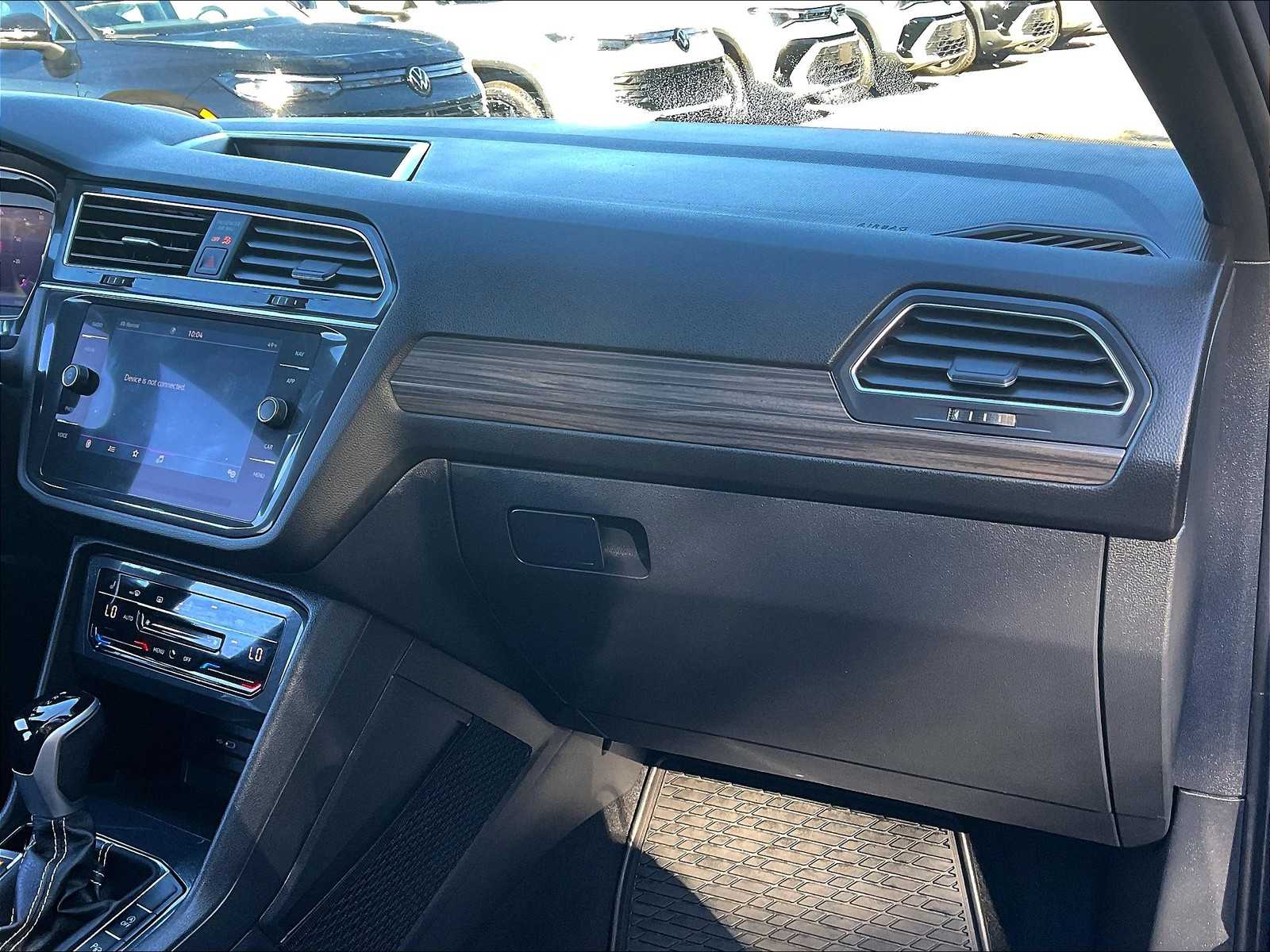 2022 Volkswagen Tiguan SEL R-Line - Photo 13