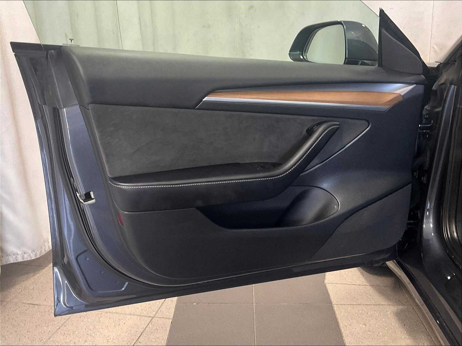 2023 Tesla Model 3  - Photo 9