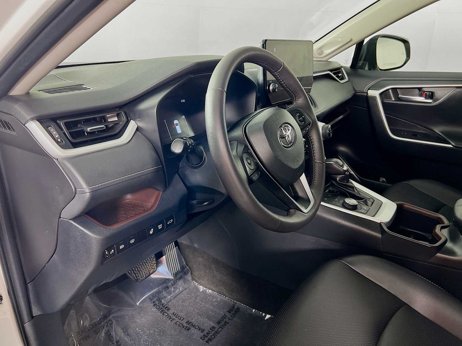 2023 Toyota RAV4 Limited - Photo 9