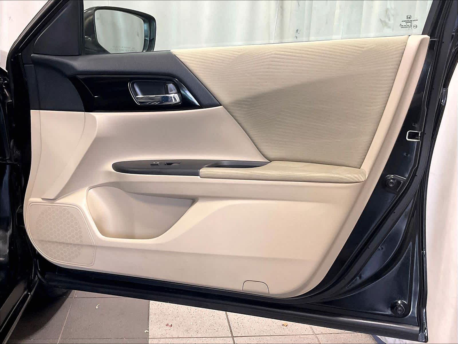 2016 Honda Accord LX - Photo 12