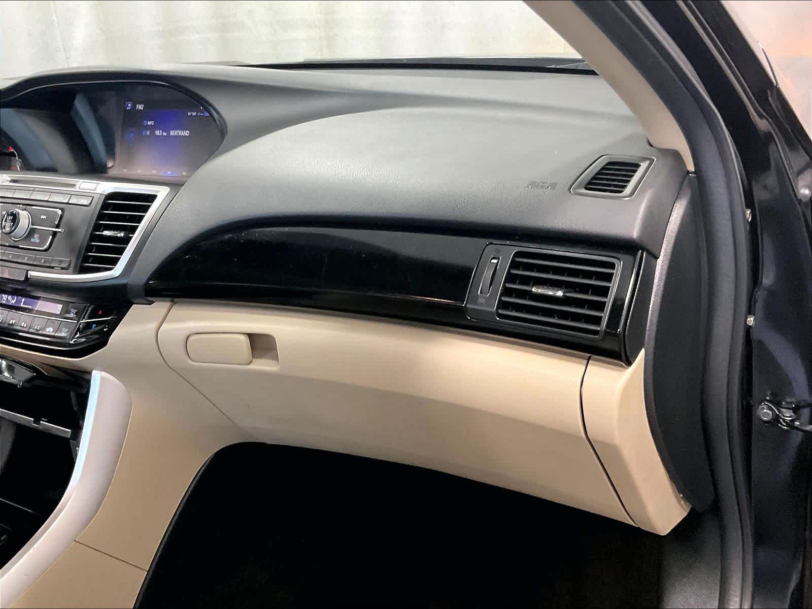 2016 Honda Accord LX - Photo 13