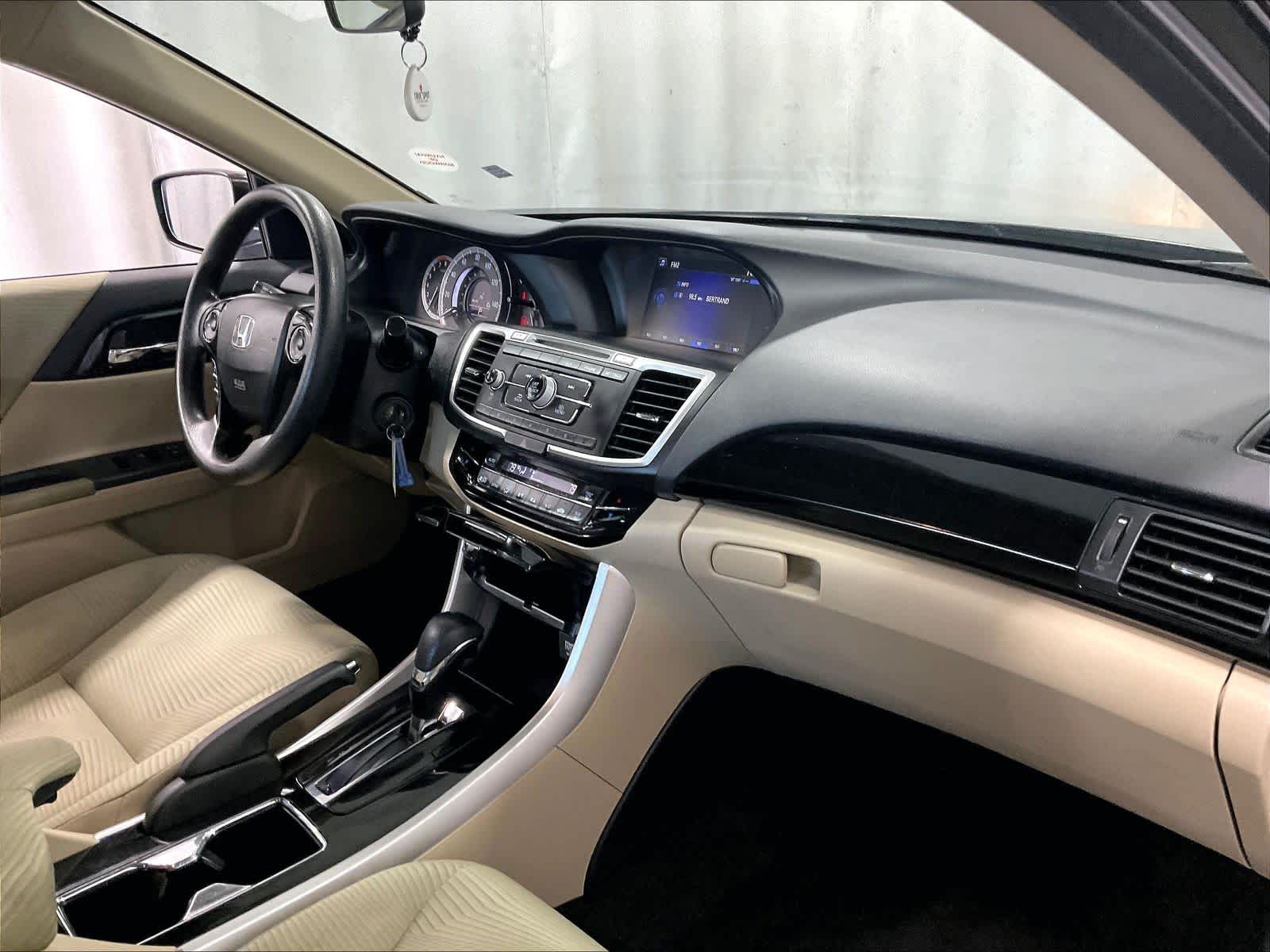 2016 Honda Accord LX - Photo 14