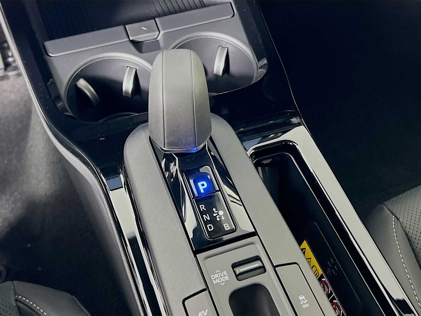 2025 Toyota Prius Nightshade - Photo 11