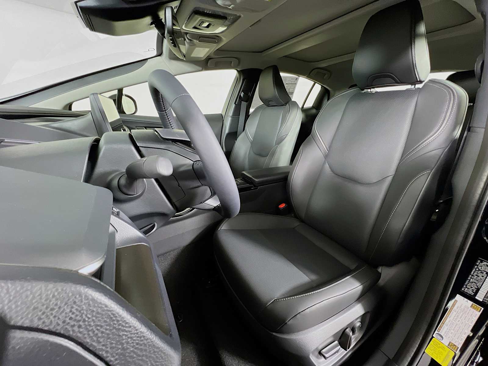 2025 Toyota Prius Nightshade - Photo 12