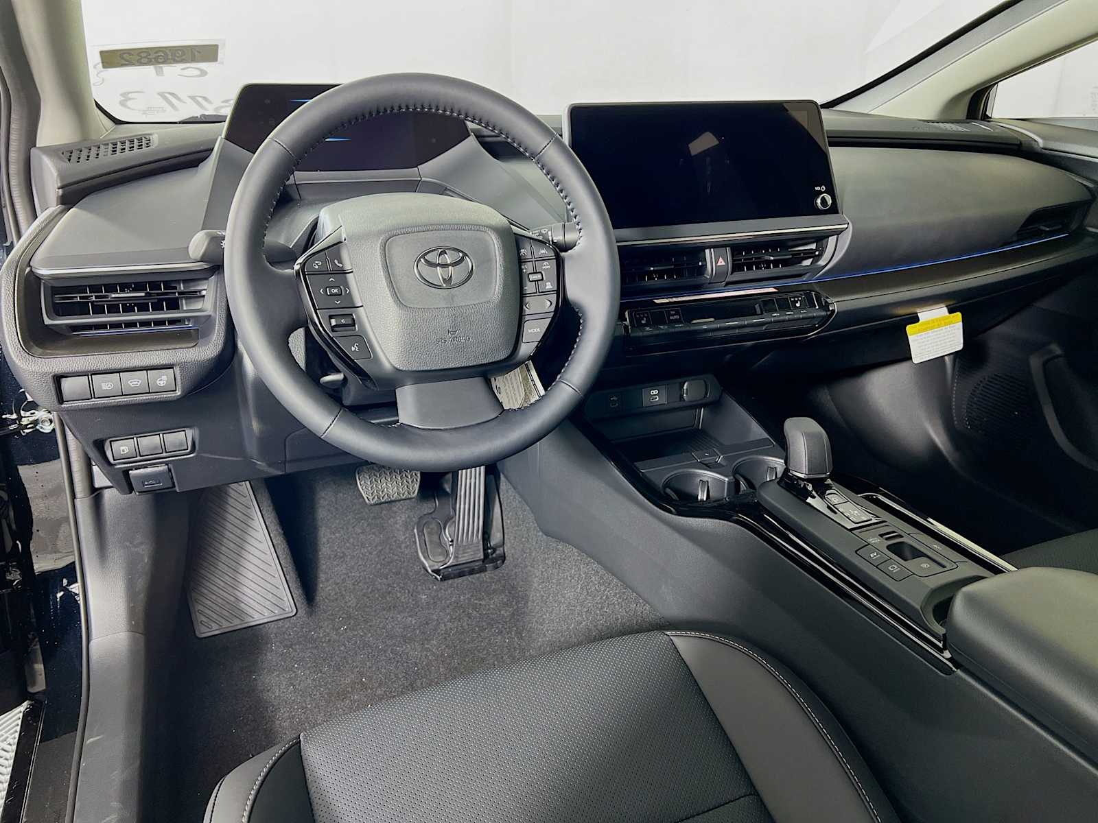 2025 Toyota Prius Nightshade - Photo 6