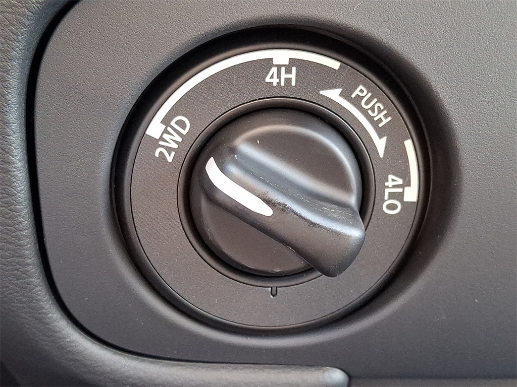 2025 Nissan Frontier PRO-4X - Photo 16