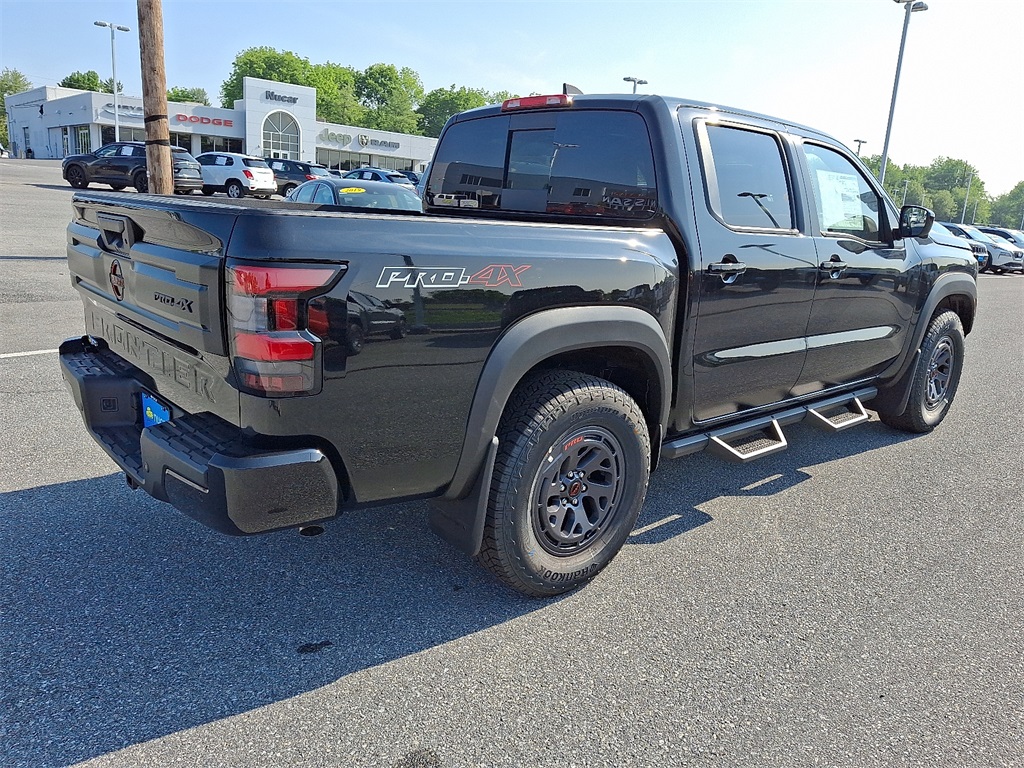 2025 Nissan Frontier PRO-4X - Photo 4