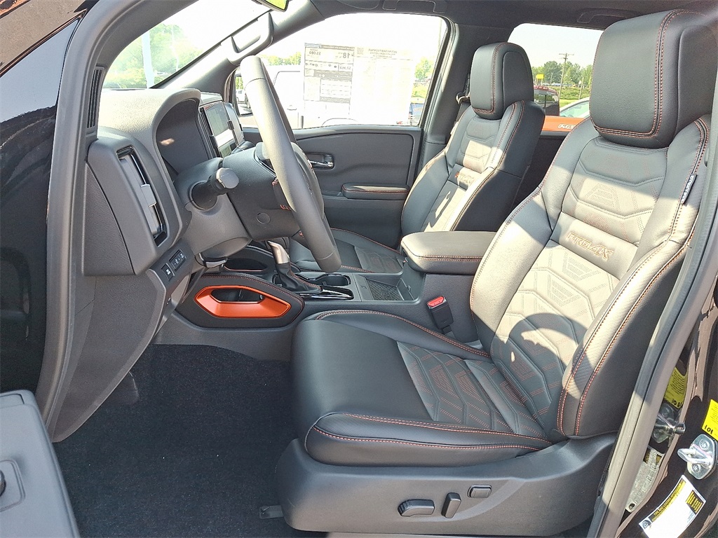 2025 Nissan Frontier PRO-4X - Photo 9