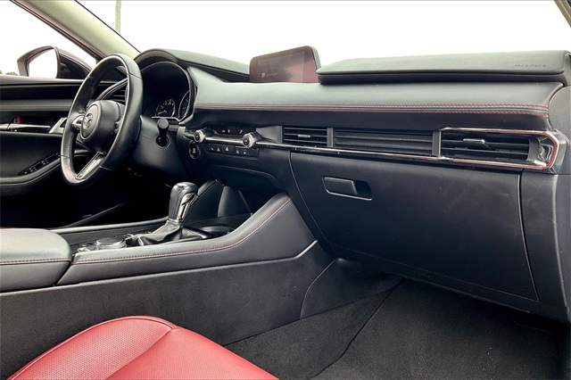 2022 Mazda Mazda3 Carbon Edition - Photo 13