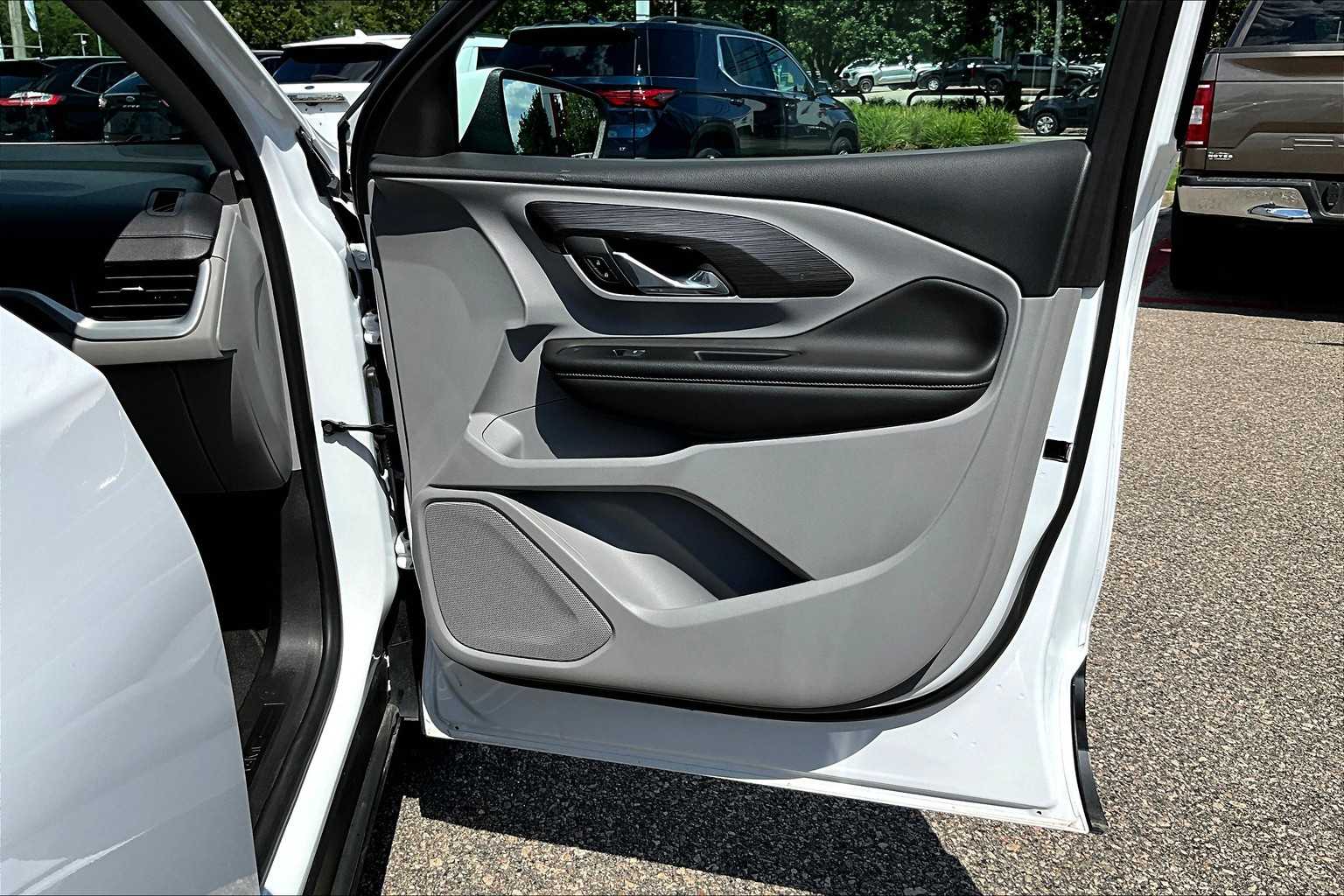 2023 GMC Terrain SLT - Photo 12