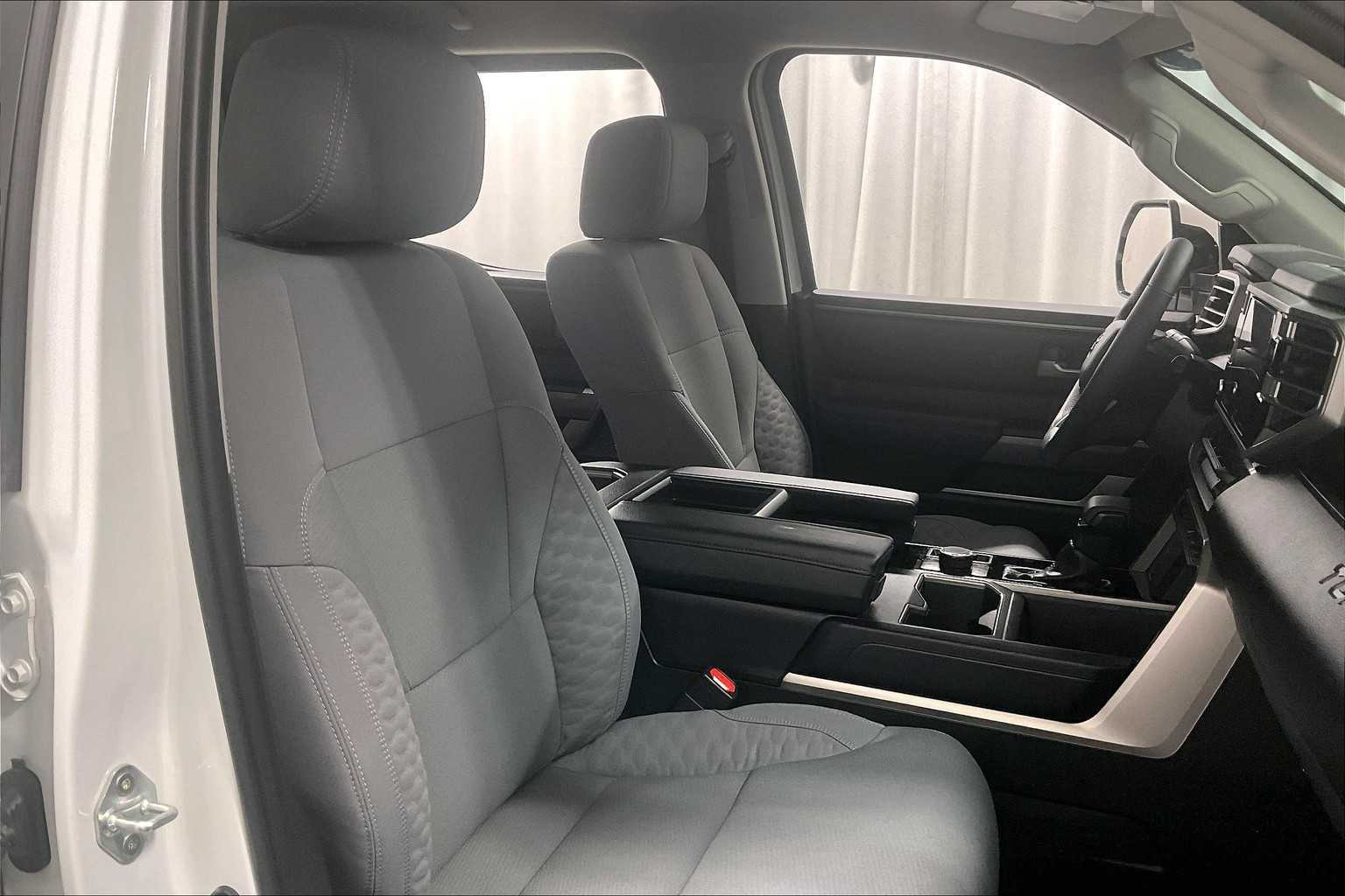 2024 Toyota Tundra SR5 - Photo 11
