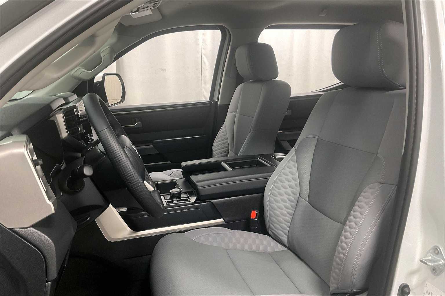 2024 Toyota Tundra SR5 - Photo 10