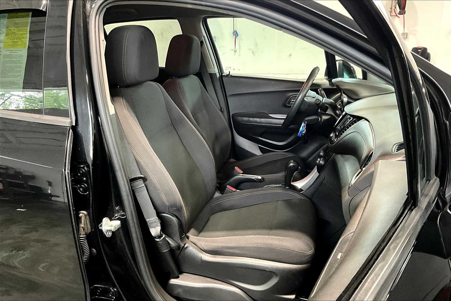 2019 Chevrolet Trax LS - Photo 11