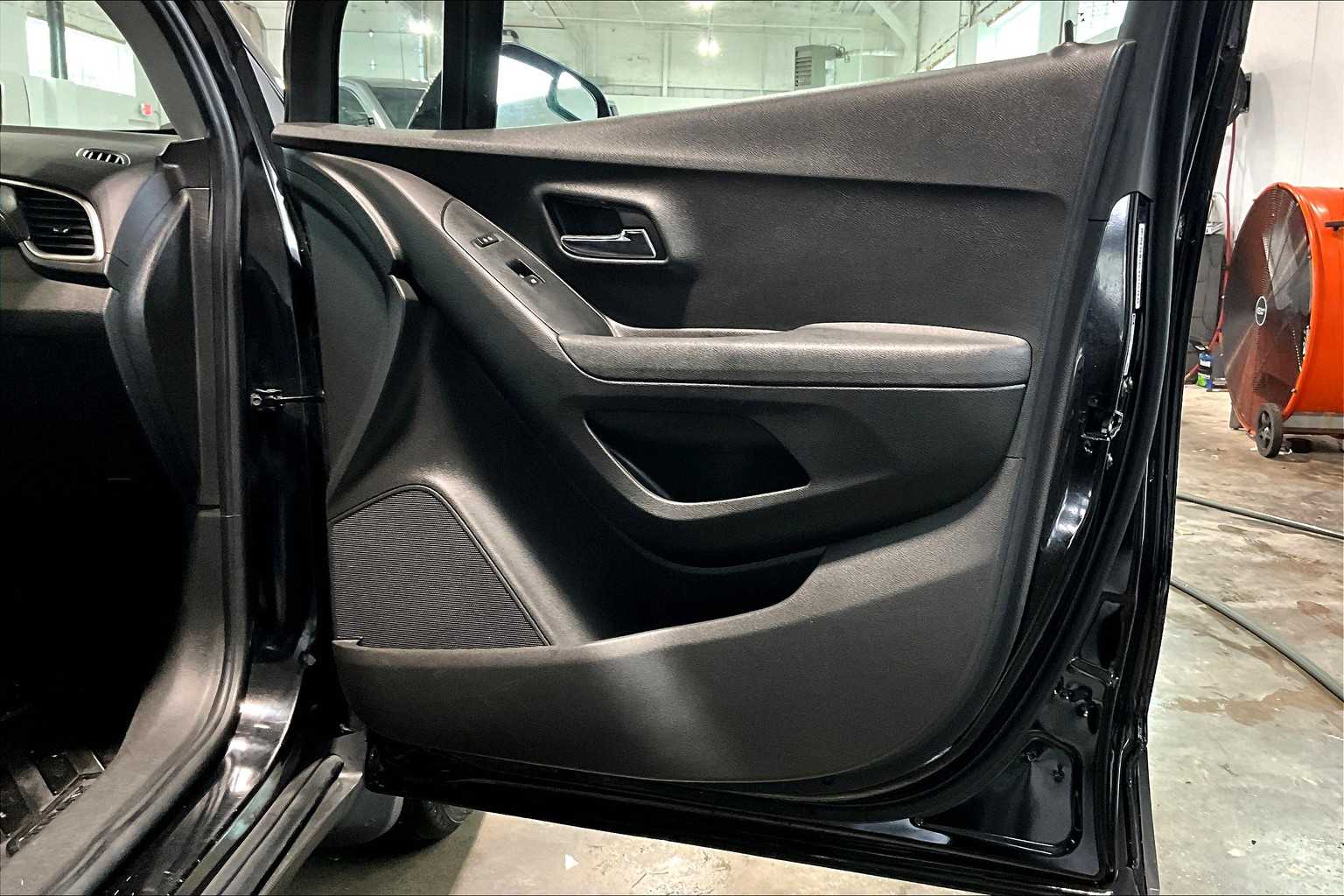 2019 Chevrolet Trax LS - Photo 12