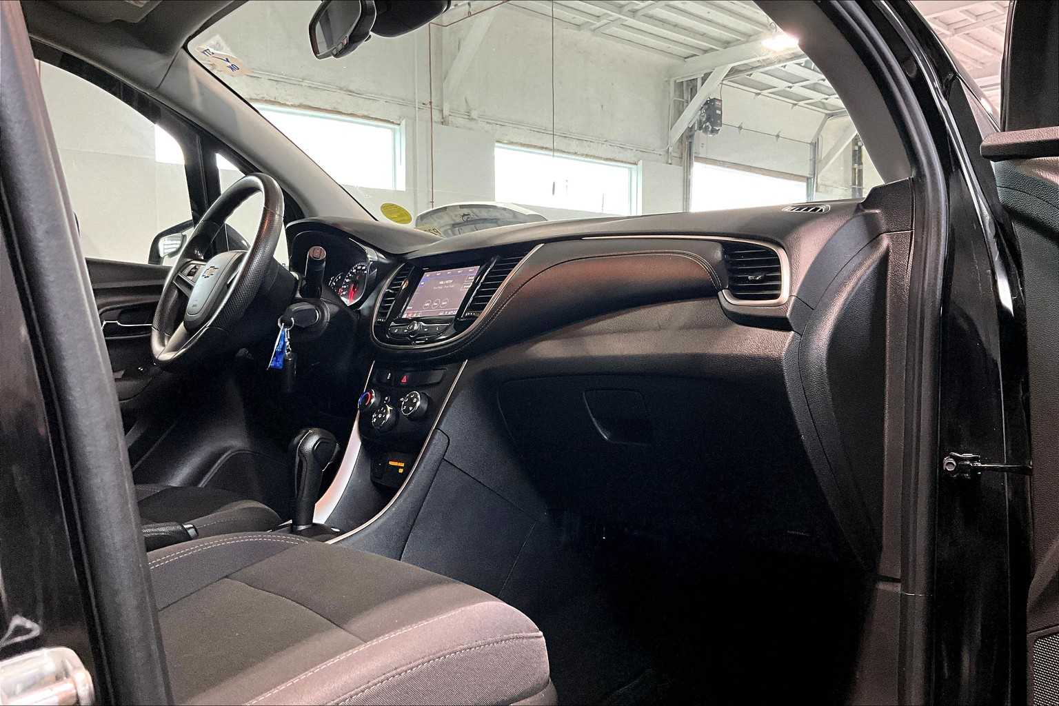 2019 Chevrolet Trax LS - Photo 14