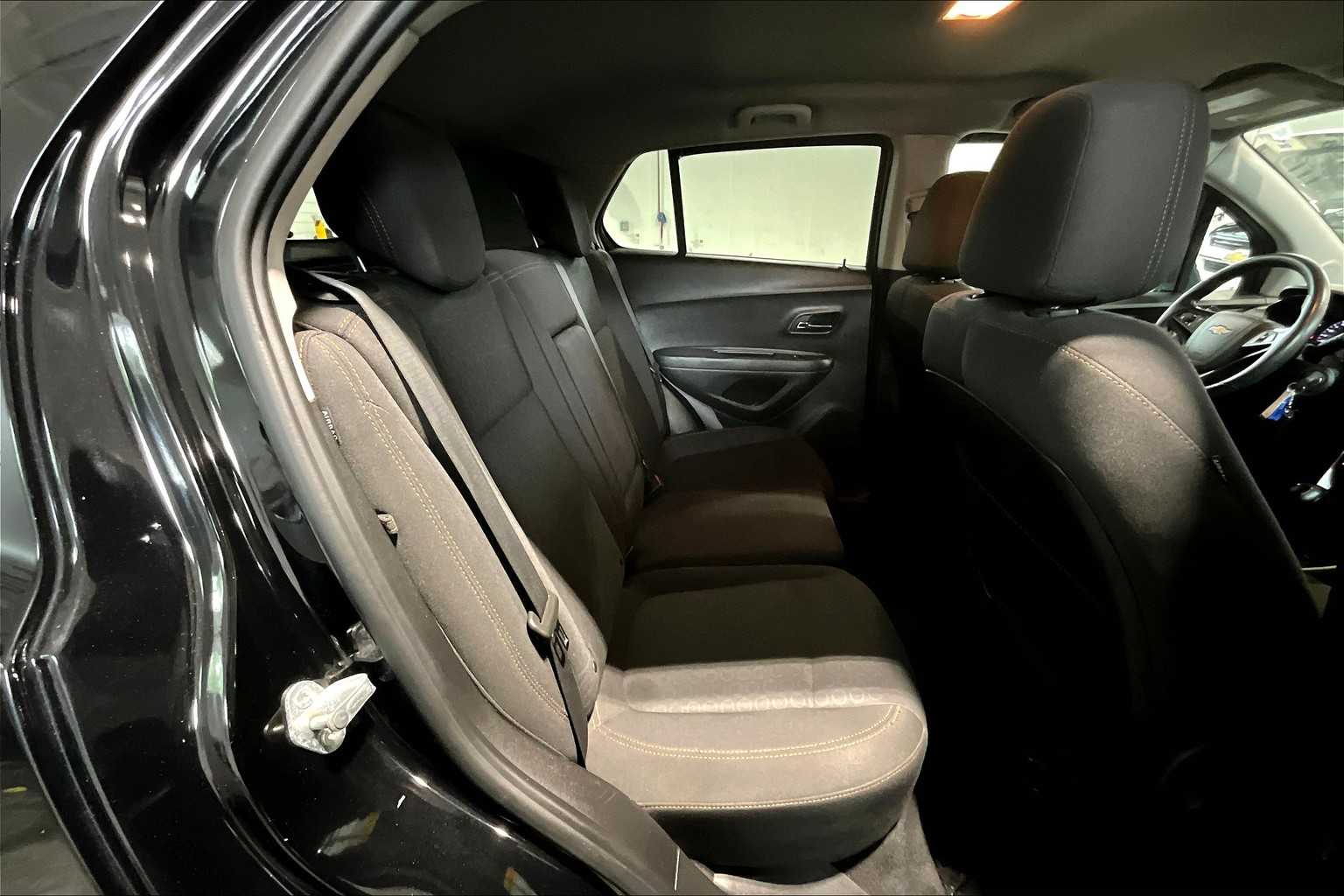 2019 Chevrolet Trax LS - Photo 16