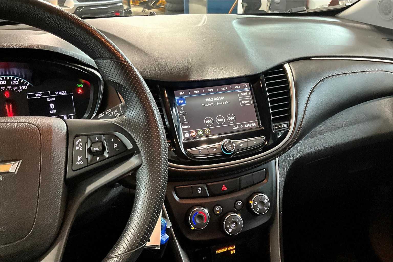 2019 Chevrolet Trax LS - Photo 18