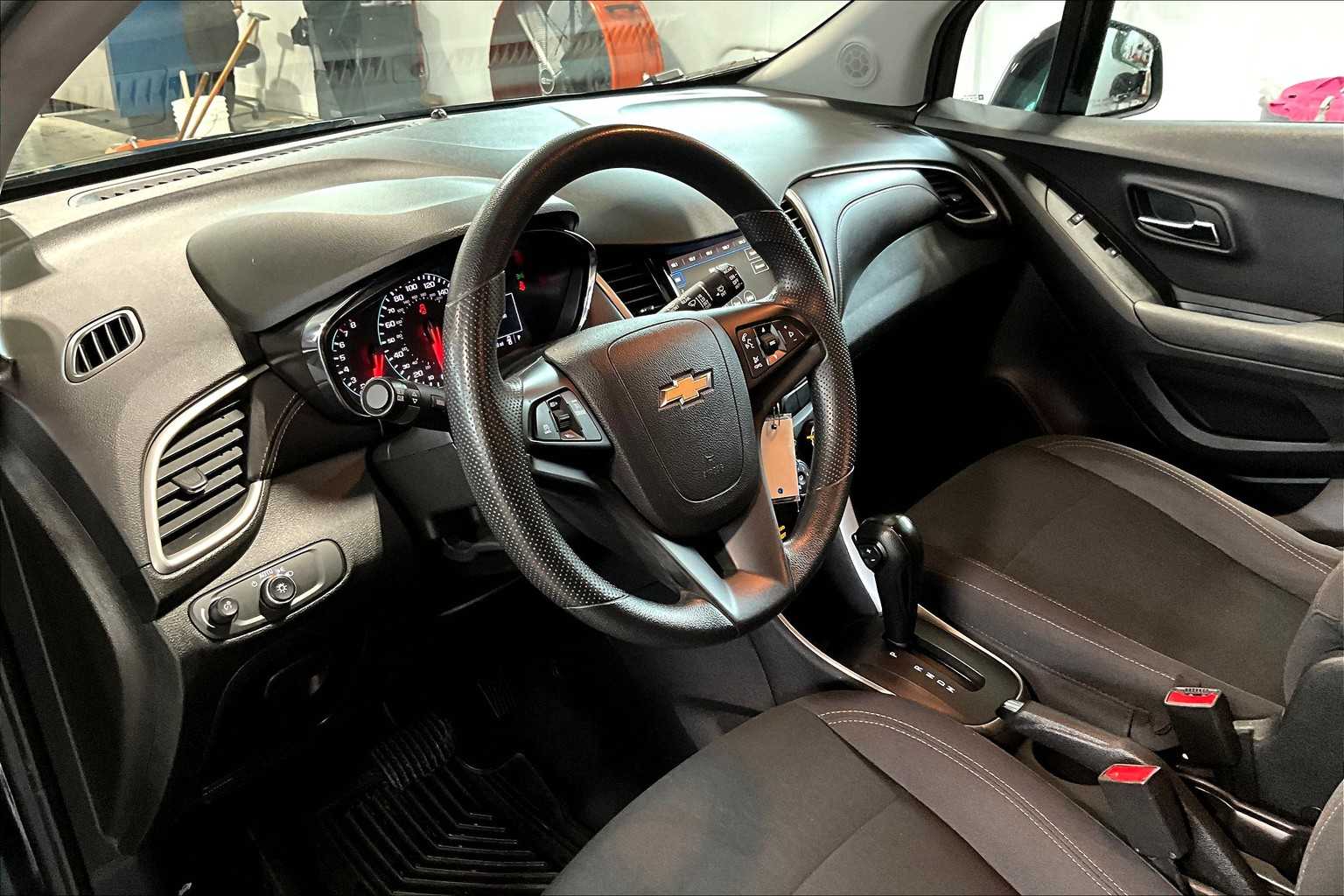 2019 Chevrolet Trax LS - Photo 8