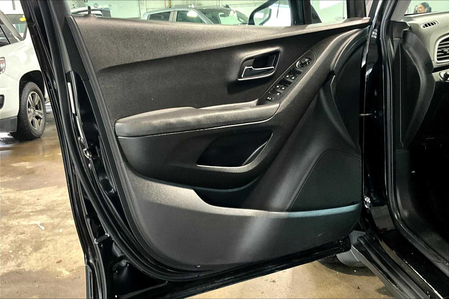 2019 Chevrolet Trax LS - Photo 9