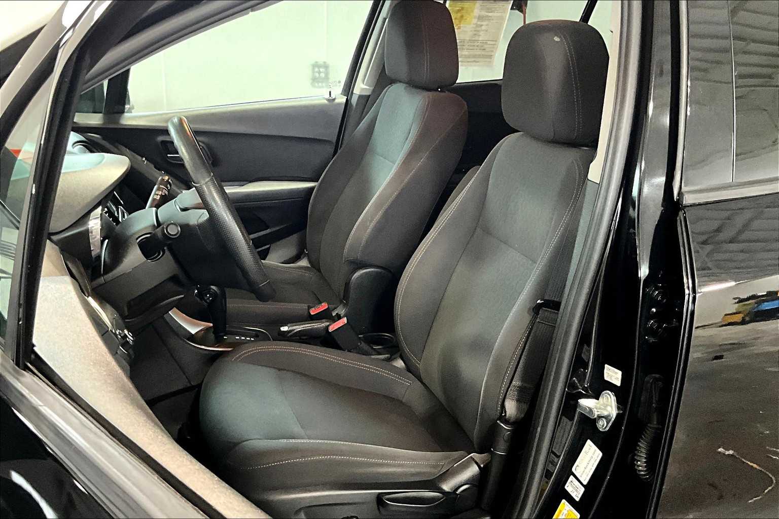 2019 Chevrolet Trax LS - Photo 10