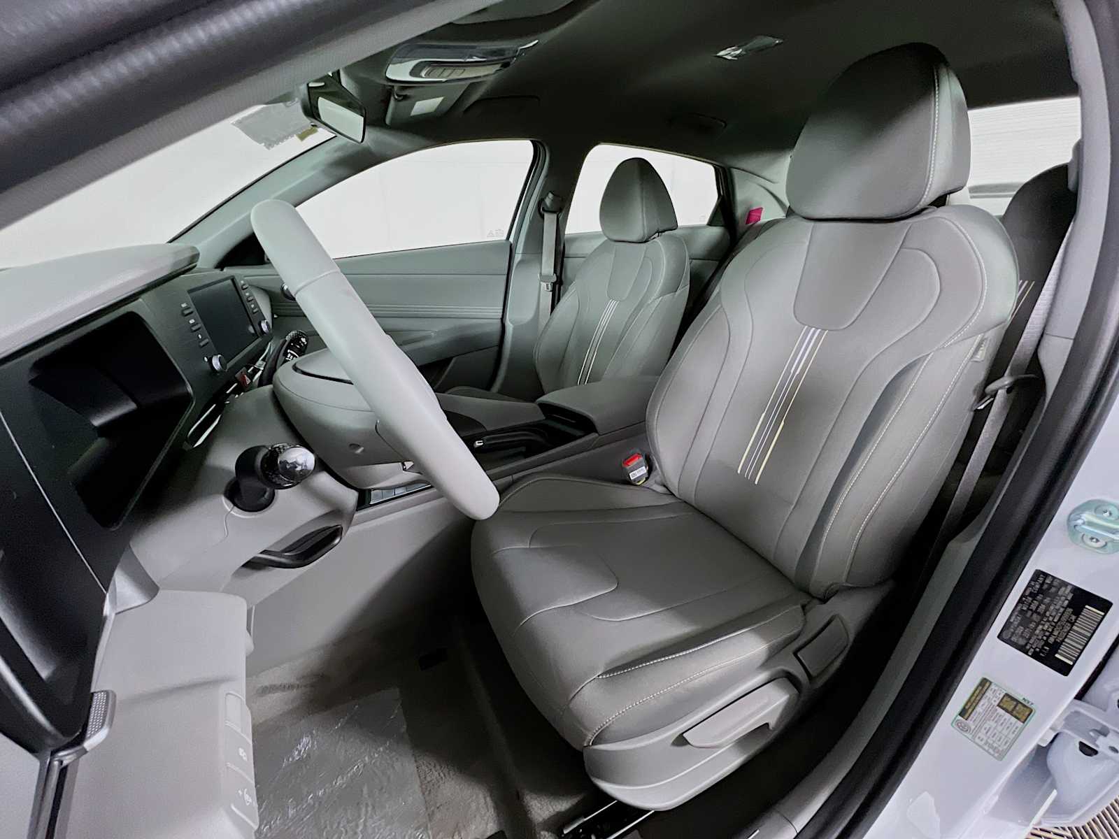 2025 Hyundai Elantra SEL Sport - Photo 12