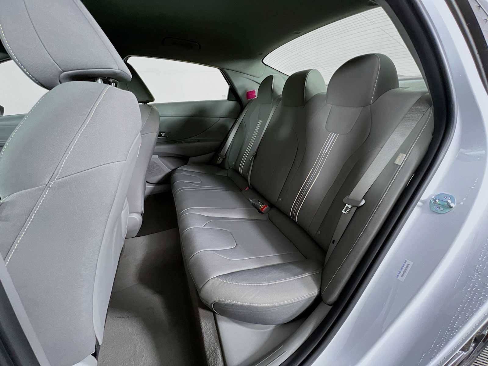 2025 Hyundai Elantra SEL Sport - Photo 13