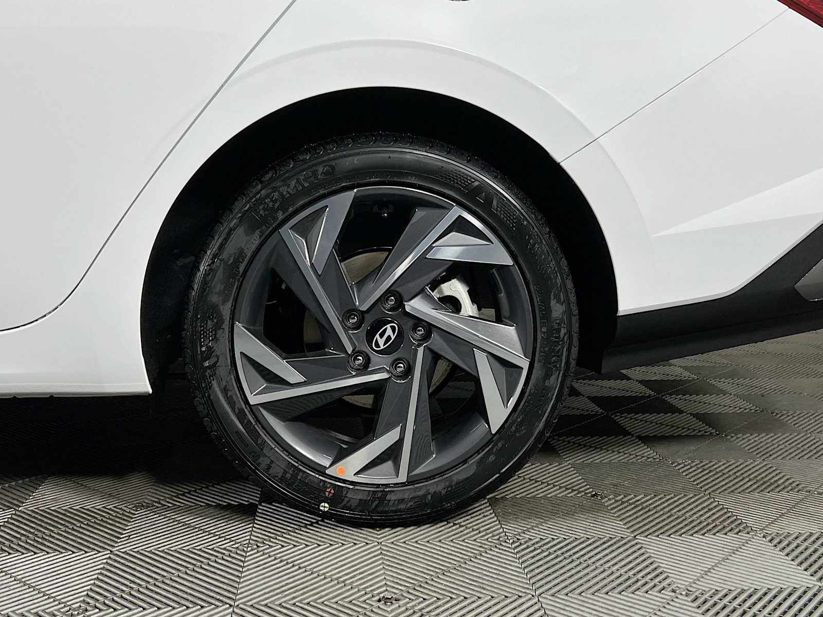 2025 Hyundai Elantra SEL Sport - Photo 18