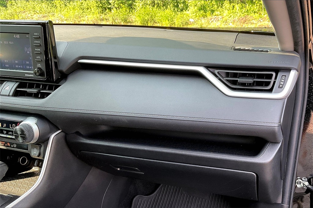 2021 Toyota RAV4 XLE - Photo 13