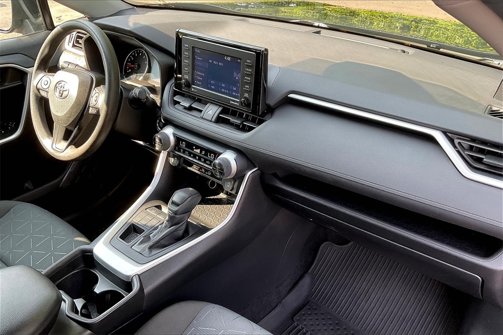 2021 Toyota RAV4 XLE - Photo 14