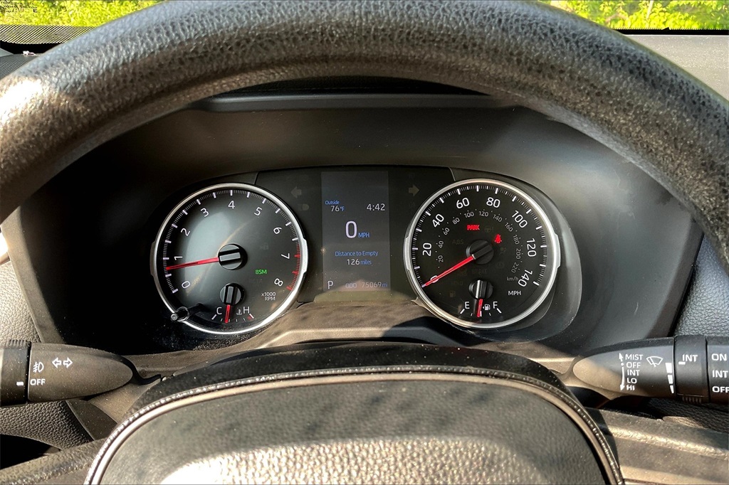 2021 Toyota RAV4 XLE - Photo 15