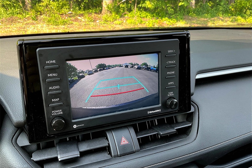 2021 Toyota RAV4 XLE - Photo 16