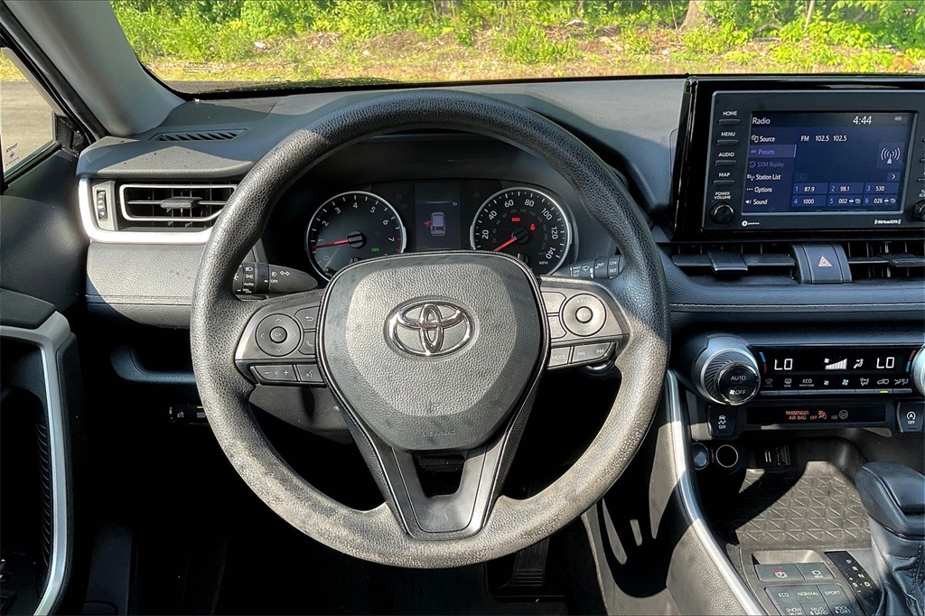 2021 Toyota RAV4 XLE - Photo 17