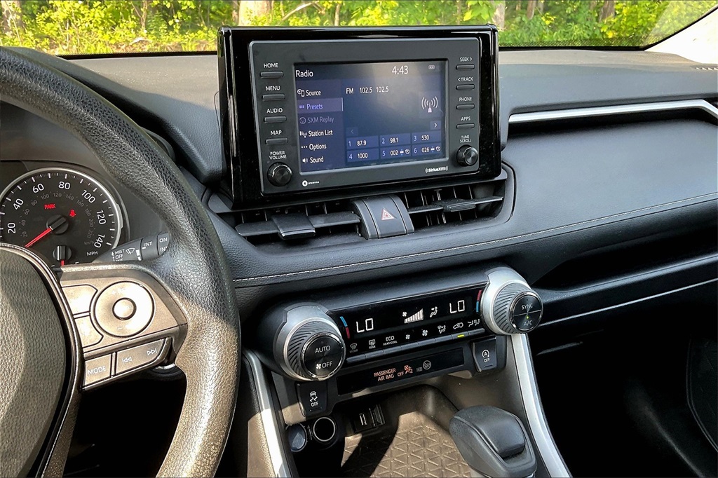 2021 Toyota RAV4 XLE - Photo 18