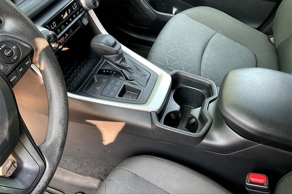 2021 Toyota RAV4 XLE - Photo 20