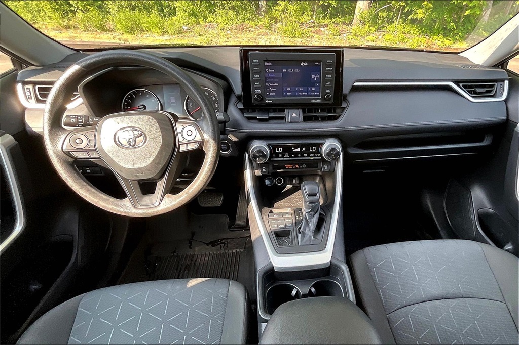 2021 Toyota RAV4 XLE - Photo 21