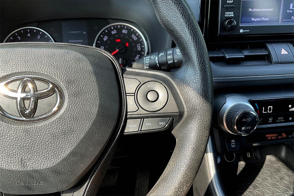 2021 Toyota RAV4 XLE - Photo 24
