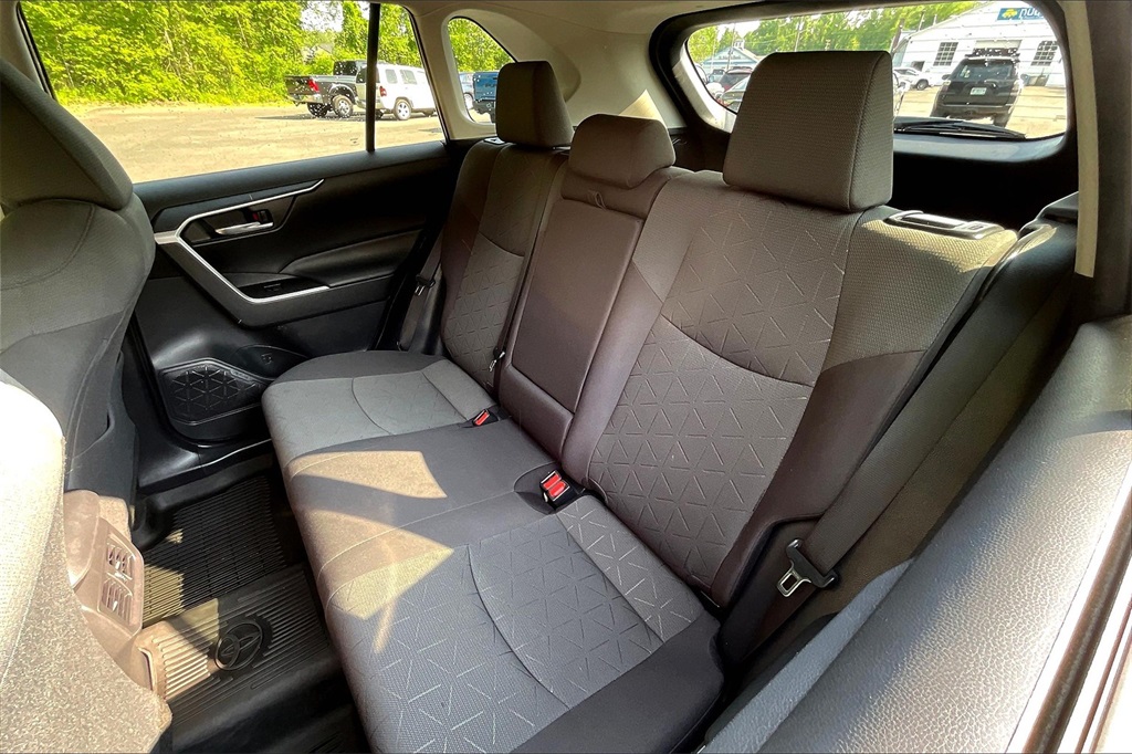 2021 Toyota RAV4 XLE - Photo 25