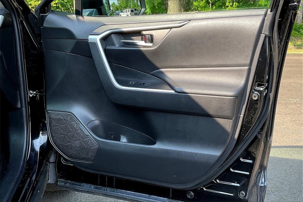 2021 Toyota RAV4 XLE - Photo 26
