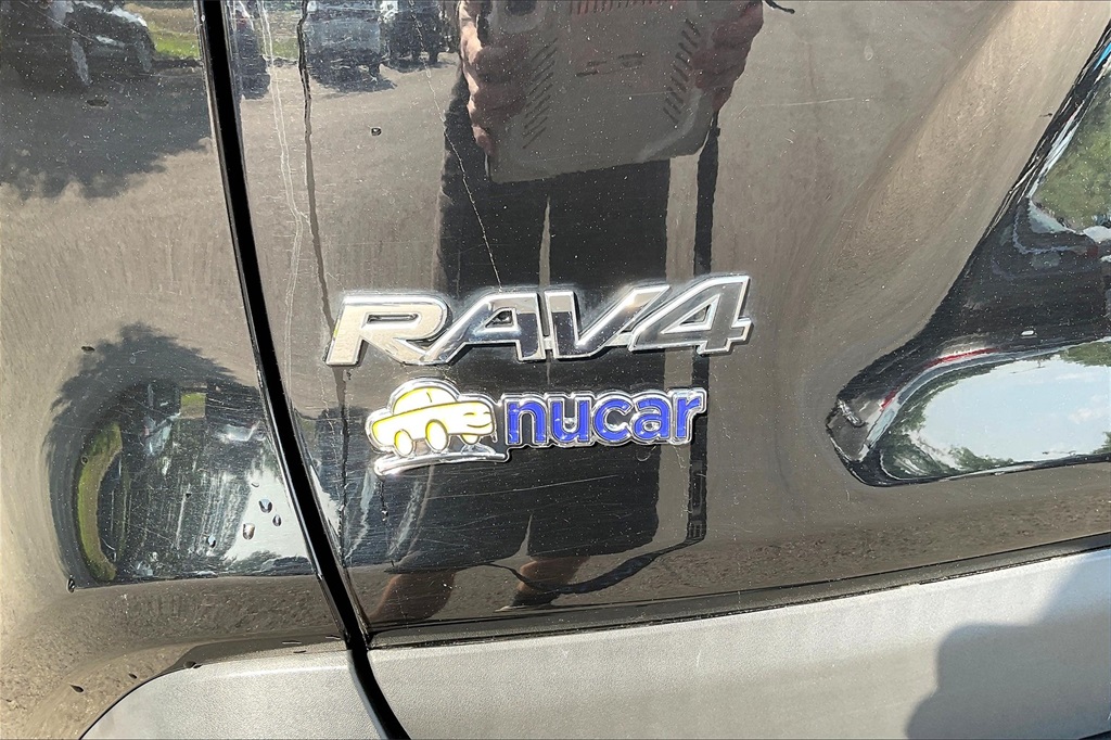 2021 Toyota RAV4 XLE - Photo 29