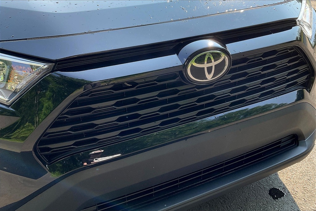 2021 Toyota RAV4 XLE - Photo 31