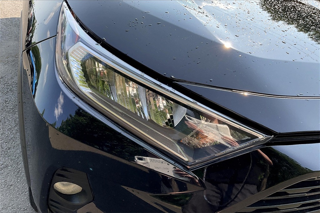 2021 Toyota RAV4 XLE - Photo 32