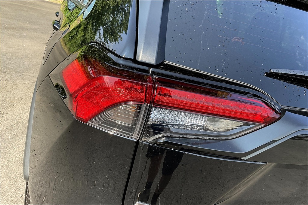 2021 Toyota RAV4 XLE - Photo 33