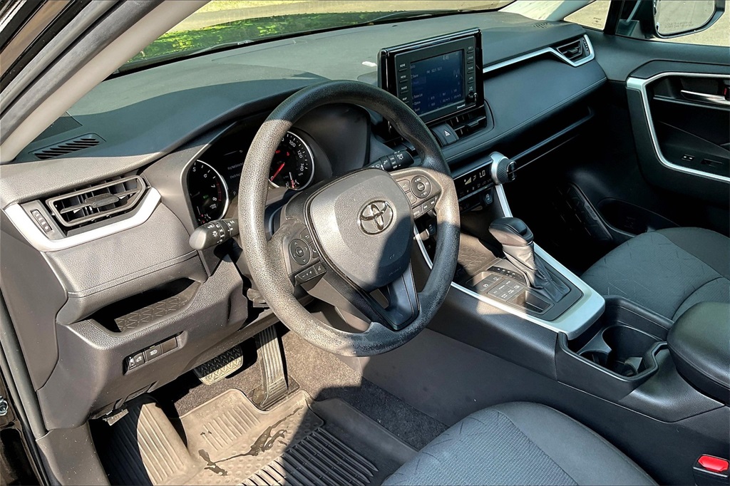 2021 Toyota RAV4 XLE - Photo 8